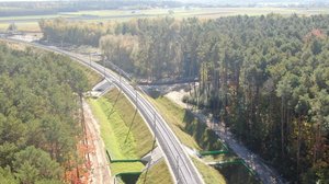 Widok z drona na nową linię kolejową Czarnca Włoszczowa_02.12.2022_PLK SA (2)