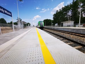 Pociąg na przystanku Mordy Miasto