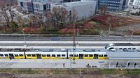 Wrocław Muchobór - widok z drona na przystanek, pociąg na przystanku_6.12.2021_PLK SA (1)