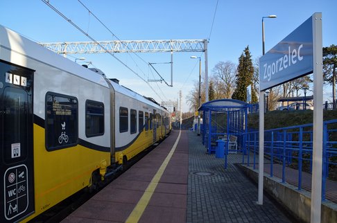Zgorzelec, pociąg przy peronie - 31.12.2019 - Krystian Nowek 