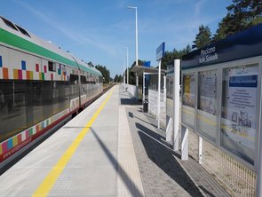 Pociąg na przystanku Płociczno koło Suwałk