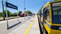 Wieliszew, peron, drezyna i pociąg SKM fot. Kamila Turel PLK SA