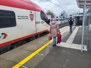 Pociąg na przystanku Słupca