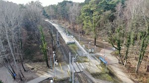 Przystanek Ustka Uroczysko - widok z drona na nowe perony_22.02.2023